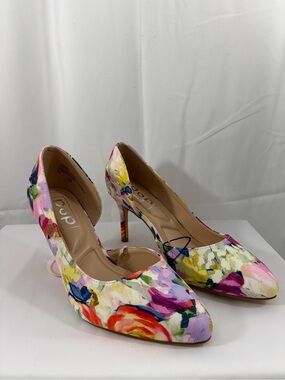 NWT pop Women’s Size 7 Floral Print Pointed-Toe Pumps in Multicolor